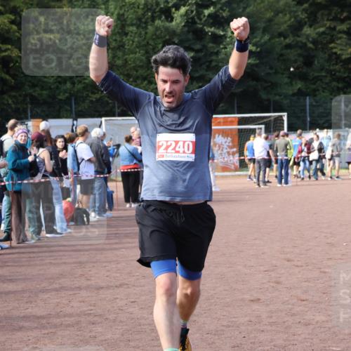 27.09.2026 - 35. Volkslauf durch das schöne Alstertal Strokosch-Dieckow http://msf.ph/oto/10571821 27.09.2026 12:20:27 Ziel 1901, 2240, 2413, 2426 meine-sportfotos.de
