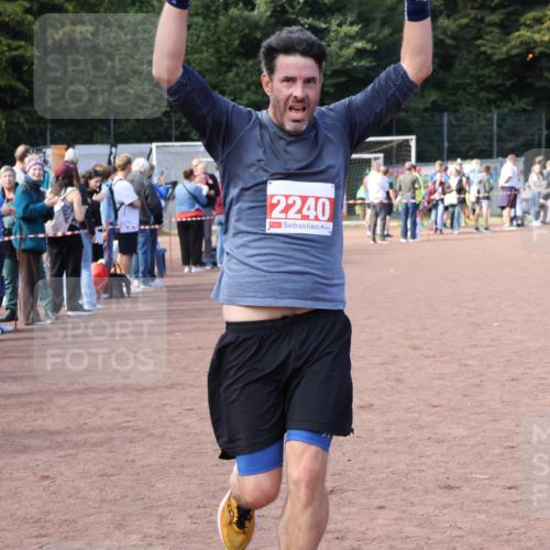 27.09.2026 - 35. Volkslauf durch das schöne Alstertal Strokosch-Dieckow http://msf.ph/oto/10571851 27.09.2026 12:20:28 Ziel 1901, 2240, 2413 meine-sportfotos.de