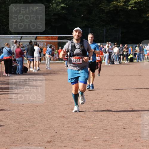 27.09.2026 - 35. Volkslauf durch das schöne Alstertal Strokosch-Dieckow http://msf.ph/oto/10571858 27.09.2026 12:20:51 Ziel 1079, 1641, 2074, 2974 meine-sportfotos.de