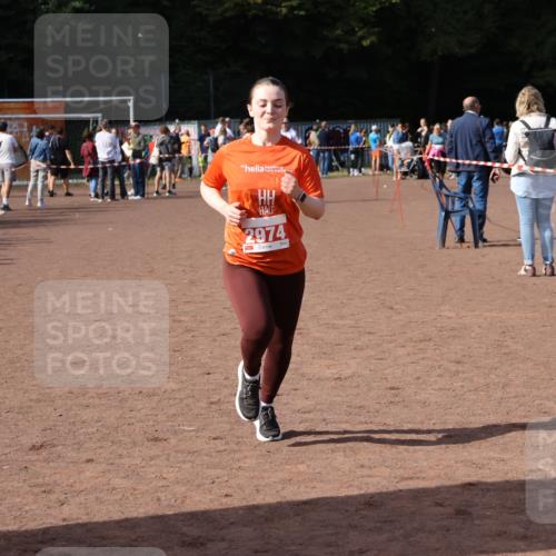 27.09.2026 - 35. Volkslauf durch das schöne Alstertal Strokosch-Dieckow http://msf.ph/oto/10571972 27.09.2026 12:20:57 Ziel 1079, 1641, 2074, 2974 meine-sportfotos.de