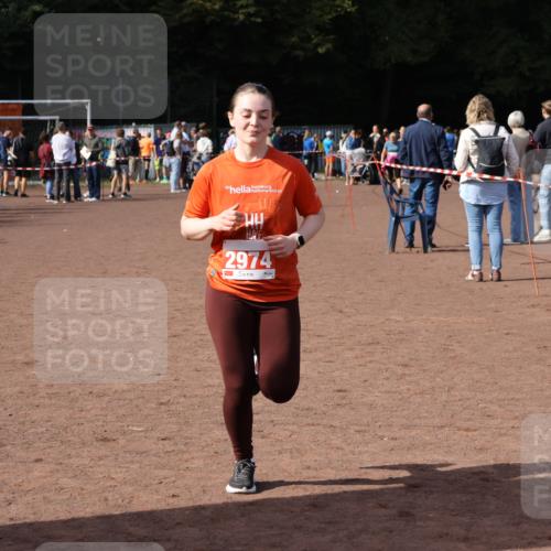 27.09.2026 - 35. Volkslauf durch das schöne Alstertal Strokosch-Dieckow http://msf.ph/oto/10571990 27.09.2026 12:20:57 Ziel 1079, 1641, 2074, 2974 meine-sportfotos.de