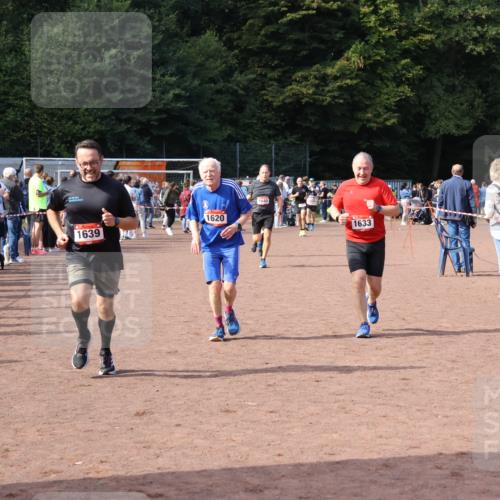 27.09.2026 - 35. Volkslauf durch das schöne Alstertal Strokosch-Dieckow http://msf.ph/oto/10572099 27.09.2026 12:21:29 Ziel 1620, 1633, 1635, 1639, 1640 meine-sportfotos.de