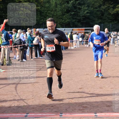 27.09.2026 - 35. Volkslauf durch das schöne Alstertal Strokosch-Dieckow http://msf.ph/oto/10572104 27.09.2026 12:21:29 Ziel 1620, 1633, 1635, 1639, 1640 meine-sportfotos.de