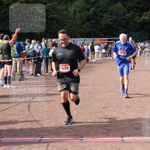 27.09.2026 - 35. Volkslauf durch das schöne Alstertal Strokosch-Dieckow http://msf.ph/oto/10572114 27.09.2026 12:21:29 Ziel 1620, 1633, 1635, 1639, 1640 meine-sportfotos.de