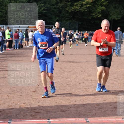 27.09.2026 - 35. Volkslauf durch das schöne Alstertal Strokosch-Dieckow http://msf.ph/oto/10572133 27.09.2026 12:21:31 Ziel 1615, 1620, 1633, 1635, 1639, 1640 meine-sportfotos.de
