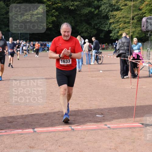 27.09.2026 - 35. Volkslauf durch das schöne Alstertal Strokosch-Dieckow http://msf.ph/oto/10572155 27.09.2026 12:21:31 Ziel 1615, 1620, 1633, 1635, 1639, 1640 meine-sportfotos.de