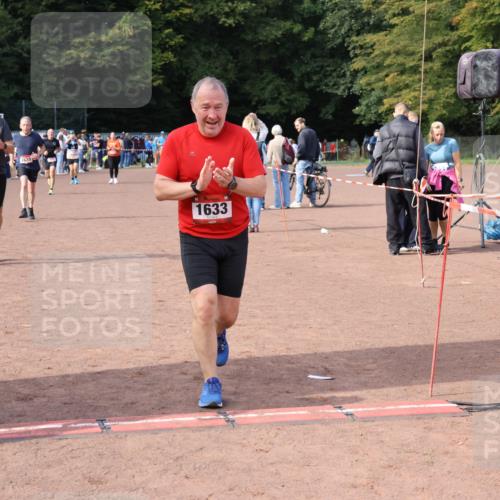 27.09.2026 - 35. Volkslauf durch das schöne Alstertal Strokosch-Dieckow http://msf.ph/oto/10572160 27.09.2026 12:21:32 Ziel 1615, 1620, 1633, 1635, 1639, 1640 meine-sportfotos.de