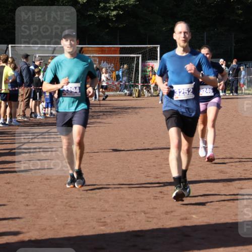 27.09.2026 - 35. Volkslauf durch das schöne Alstertal Strokosch-Dieckow http://msf.ph/oto/10572180 27.09.2026 11:21:02 Ziel 3184, 3246, 3252, 3269, 3394 meine-sportfotos.de