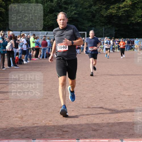 27.09.2026 - 35. Volkslauf durch das schöne Alstertal Strokosch-Dieckow http://msf.ph/oto/10572184 27.09.2026 12:21:33 Ziel 1615, 1620, 1633, 1635, 1639, 1640 meine-sportfotos.de