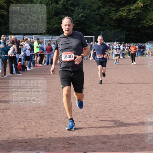 27.09.2026 - 35. Volkslauf durch das schöne Alstertal Strokosch-Dieckow http://msf.ph/oto/10572189 27.09.2026 12:21:33 Ziel 1615, 1620, 1633, 1635, 1639, 1640 meine-sportfotos.de