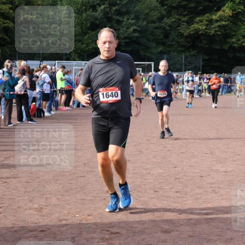 27.09.2026 - 35. Volkslauf durch das schöne Alstertal Strokosch-Dieckow http://msf.ph/oto/10572198 27.09.2026 12:21:33 Ziel 1615, 1620, 1633, 1635, 1639, 1640 meine-sportfotos.de