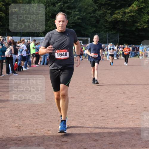 27.09.2026 - 35. Volkslauf durch das schöne Alstertal Strokosch-Dieckow http://msf.ph/oto/10572203 27.09.2026 12:21:33 Ziel 1615, 1620, 1633, 1635, 1639, 1640 meine-sportfotos.de