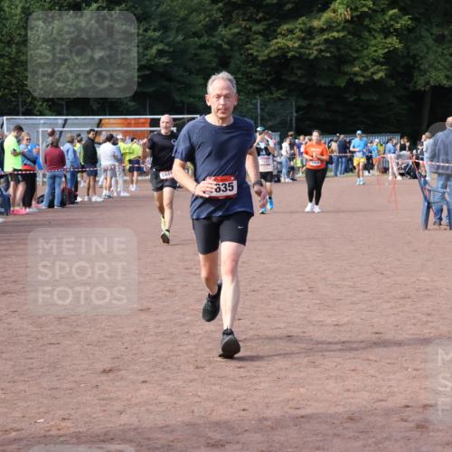 27.09.2026 - 35. Volkslauf durch das schöne Alstertal Strokosch-Dieckow http://msf.ph/oto/10572216 27.09.2026 12:21:36 Ziel 1059, 1615, 1622, 1635, 1640 meine-sportfotos.de