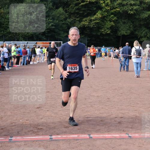 27.09.2026 - 35. Volkslauf durch das schöne Alstertal Strokosch-Dieckow http://msf.ph/oto/10572237 27.09.2026 12:21:36 Ziel 1059, 1615, 1622, 1635, 1640 meine-sportfotos.de