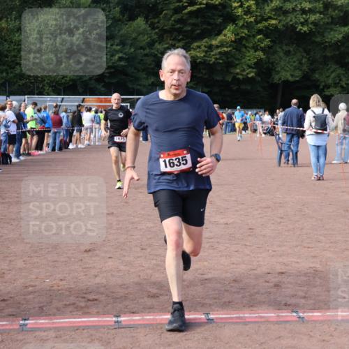 27.09.2026 - 35. Volkslauf durch das schöne Alstertal Strokosch-Dieckow http://msf.ph/oto/10572261 27.09.2026 12:21:37 Ziel 1059, 1615, 1622, 1635, 1640 meine-sportfotos.de