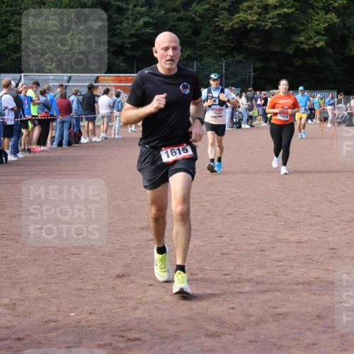27.09.2026 - 35. Volkslauf durch das schöne Alstertal Strokosch-Dieckow http://msf.ph/oto/10572276 27.09.2026 12:21:39 Ziel 1059, 1615, 1622, 1635 meine-sportfotos.de