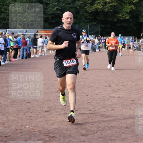 27.09.2026 - 35. Volkslauf durch das schöne Alstertal Strokosch-Dieckow http://msf.ph/oto/10572280 27.09.2026 12:21:39 Ziel 1059, 1615, 1622, 1635 meine-sportfotos.de