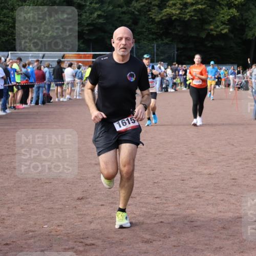 27.09.2026 - 35. Volkslauf durch das schöne Alstertal Strokosch-Dieckow http://msf.ph/oto/10572290 27.09.2026 12:21:39 Ziel 1059, 1615, 1622, 1635 meine-sportfotos.de