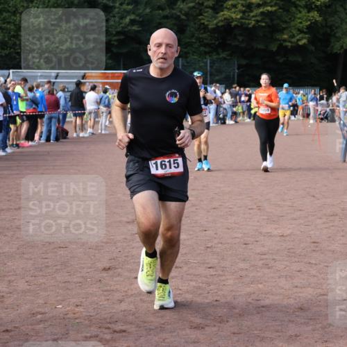 27.09.2026 - 35. Volkslauf durch das schöne Alstertal Strokosch-Dieckow http://msf.ph/oto/10572293 27.09.2026 12:21:39 Ziel 1059, 1615, 1622, 1635 meine-sportfotos.de