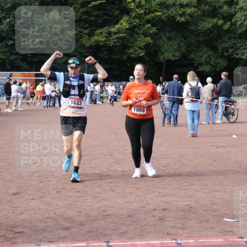 27.09.2026 - 35. Volkslauf durch das schöne Alstertal Strokosch-Dieckow http://msf.ph/oto/10572316 27.09.2026 12:21:43 Ziel 1059, 1615, 1622, 2025 meine-sportfotos.de