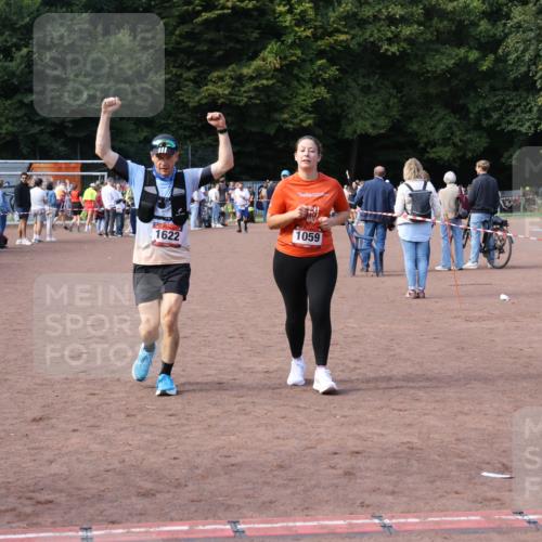 27.09.2026 - 35. Volkslauf durch das schöne Alstertal Strokosch-Dieckow http://msf.ph/oto/10572321 27.09.2026 12:21:43 Ziel 1059, 1615, 1622, 2025 meine-sportfotos.de