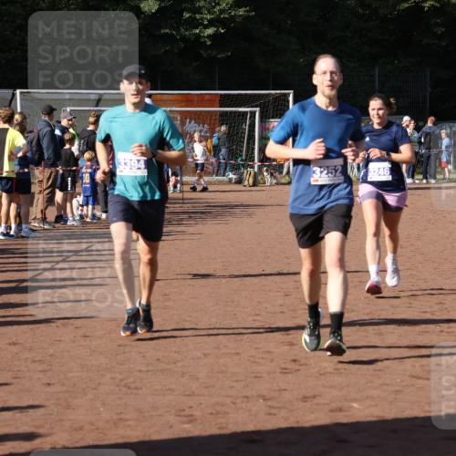 27.09.2026 - 35. Volkslauf durch das schöne Alstertal Strokosch-Dieckow http://msf.ph/oto/10572412 27.09.2026 11:21:02 Ziel 3184, 3246, 3252, 3269, 3394 meine-sportfotos.de