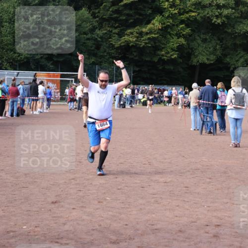 27.09.2026 - 35. Volkslauf durch das schöne Alstertal Strokosch-Dieckow http://msf.ph/oto/10572450 27.09.2026 12:21:55 Ziel 1664, 2023, 2025, 2247, 2332 meine-sportfotos.de