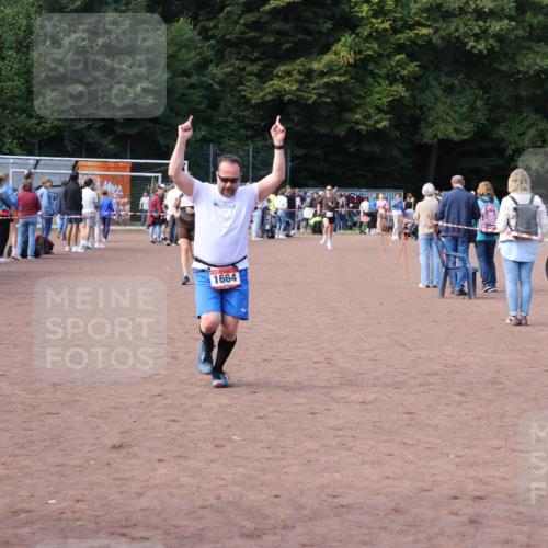 27.09.2026 - 35. Volkslauf durch das schöne Alstertal Strokosch-Dieckow http://msf.ph/oto/10572456 27.09.2026 12:21:55 Ziel 1664, 2023, 2025, 2247, 2332 meine-sportfotos.de