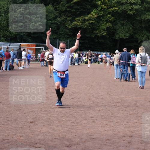 27.09.2026 - 35. Volkslauf durch das schöne Alstertal Strokosch-Dieckow http://msf.ph/oto/10572460 27.09.2026 12:21:55 Ziel 1664, 2023, 2025, 2247, 2332 meine-sportfotos.de