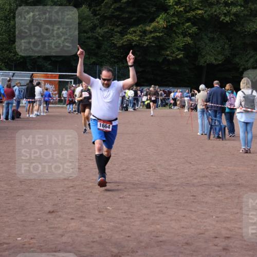 27.09.2026 - 35. Volkslauf durch das schöne Alstertal Strokosch-Dieckow http://msf.ph/oto/10572465 27.09.2026 12:21:55 Ziel 1664, 2023, 2025, 2247, 2332 meine-sportfotos.de