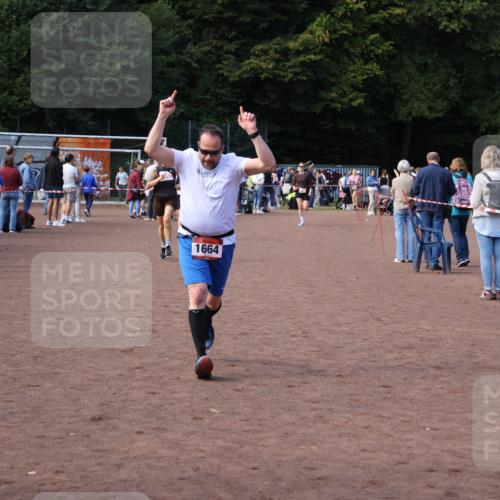 27.09.2026 - 35. Volkslauf durch das schöne Alstertal Strokosch-Dieckow http://msf.ph/oto/10572470 27.09.2026 12:21:55 Ziel 1664, 2023, 2025, 2247, 2332 meine-sportfotos.de