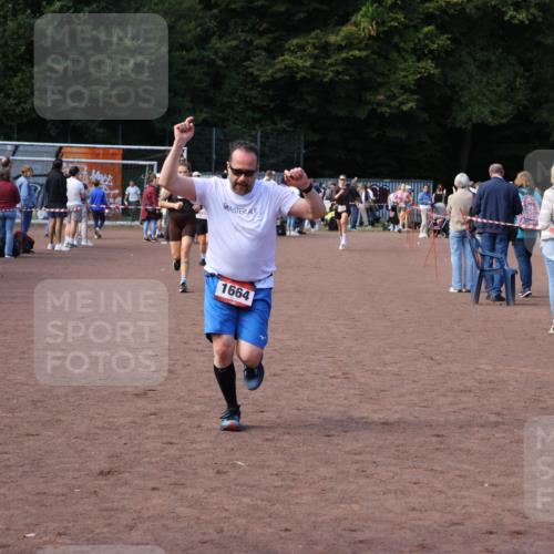 27.09.2026 - 35. Volkslauf durch das schöne Alstertal Strokosch-Dieckow http://msf.ph/oto/10572478 27.09.2026 12:21:55 Ziel 1664, 2023, 2025, 2247, 2332 meine-sportfotos.de