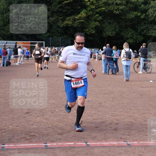 27.09.2026 - 35. Volkslauf durch das schöne Alstertal Strokosch-Dieckow http://msf.ph/oto/10572512 27.09.2026 12:21:56 Ziel 1664, 2023, 2247, 2332 meine-sportfotos.de