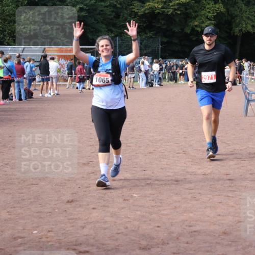 27.09.2026 - 35. Volkslauf durch das schöne Alstertal Strokosch-Dieckow http://msf.ph/oto/10572715 27.09.2026 12:22:25 Ziel 1065, 2971 meine-sportfotos.de
