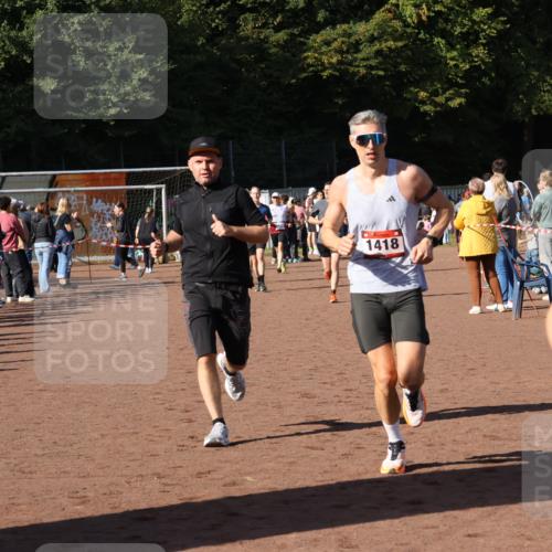 27.09.2026 - 35. Volkslauf durch das schöne Alstertal Strokosch-Dieckow http://msf.ph/oto/10572797 27.09.2026 11:20:55 Ziel 1418, 3184, 3234, 3252, 3989 meine-sportfotos.de