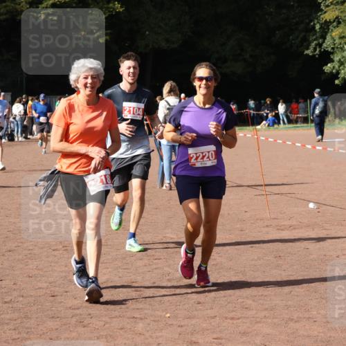 27.09.2026 - 35. Volkslauf durch das schöne Alstertal Strokosch-Dieckow http://msf.ph/oto/10572857 27.09.2026 12:22:49 Ziel 1644, 2104, 2218, 2220, 2370 meine-sportfotos.de