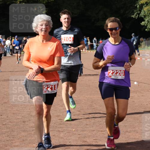 27.09.2026 - 35. Volkslauf durch das schöne Alstertal Strokosch-Dieckow http://msf.ph/oto/10572930 27.09.2026 12:22:50 Ziel 1644, 2104, 2218, 2220, 2370 meine-sportfotos.de