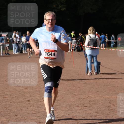 27.09.2026 - 35. Volkslauf durch das schöne Alstertal Strokosch-Dieckow http://msf.ph/oto/10572978 27.09.2026 12:22:56 Ziel 1644, 2150, 2370 meine-sportfotos.de