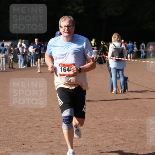 27.09.2026 - 35. Volkslauf durch das schöne Alstertal Strokosch-Dieckow http://msf.ph/oto/10572986 27.09.2026 12:22:56 Ziel 1644, 2150, 2370 meine-sportfotos.de