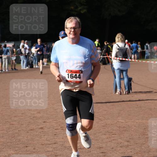 27.09.2026 - 35. Volkslauf durch das schöne Alstertal Strokosch-Dieckow http://msf.ph/oto/10572990 27.09.2026 12:22:56 Ziel 1644, 2150, 2370 meine-sportfotos.de