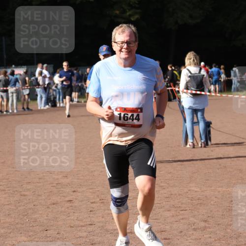 27.09.2026 - 35. Volkslauf durch das schöne Alstertal Strokosch-Dieckow http://msf.ph/oto/10572994 27.09.2026 12:22:56 Ziel 1644, 2150, 2370 meine-sportfotos.de