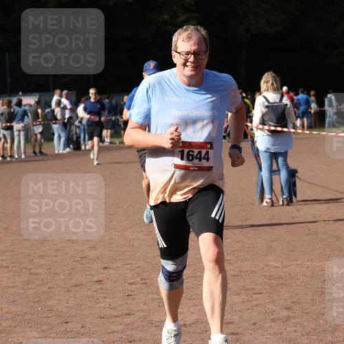 27.09.2026 - 35. Volkslauf durch das schöne Alstertal Strokosch-Dieckow http://msf.ph/oto/10572998 27.09.2026 12:22:56 Ziel 1644, 2150, 2370 meine-sportfotos.de