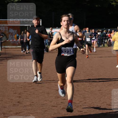 27.09.2026 - 35. Volkslauf durch das schöne Alstertal Strokosch-Dieckow http://msf.ph/oto/10573039 27.09.2026 11:20:53 Ziel 1418, 3184, 3234, 3989 meine-sportfotos.de