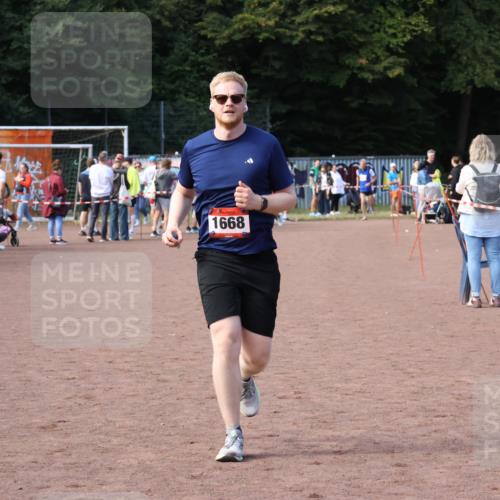 27.09.2026 - 35. Volkslauf durch das schöne Alstertal Strokosch-Dieckow http://msf.ph/oto/10573072 27.09.2026 12:23:06 Ziel 1668 meine-sportfotos.de