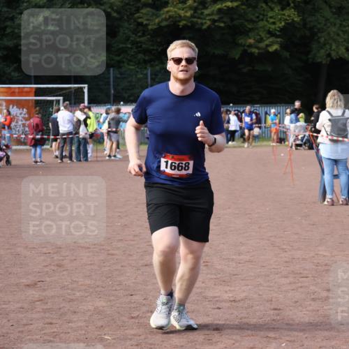 27.09.2026 - 35. Volkslauf durch das schöne Alstertal Strokosch-Dieckow http://msf.ph/oto/10573105 27.09.2026 12:23:07 Ziel 1668 meine-sportfotos.de
