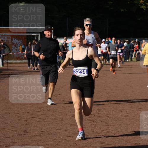 27.09.2026 - 35. Volkslauf durch das schöne Alstertal Strokosch-Dieckow http://msf.ph/oto/10573163 27.09.2026 11:20:53 Ziel 1418, 3184, 3234, 3989 meine-sportfotos.de