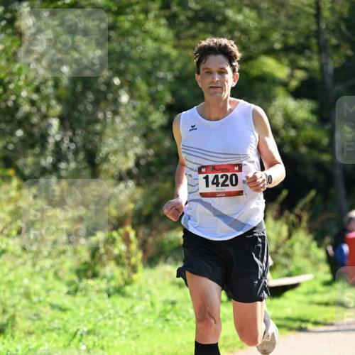 27.09.2026 - 35. Volkslauf durch das schöne Alstertal Dr. Thomas Lammeyer http://msf.ph/oto/10573376 27.09.2026 11:27:39 Laufen 1420 meine-sportfotos.de
