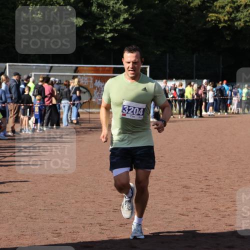 27.09.2026 - 35. Volkslauf durch das schöne Alstertal Strokosch-Dieckow http://msf.ph/oto/10573418 27.09.2026 11:20:40 Ziel 3204, 3427 meine-sportfotos.de