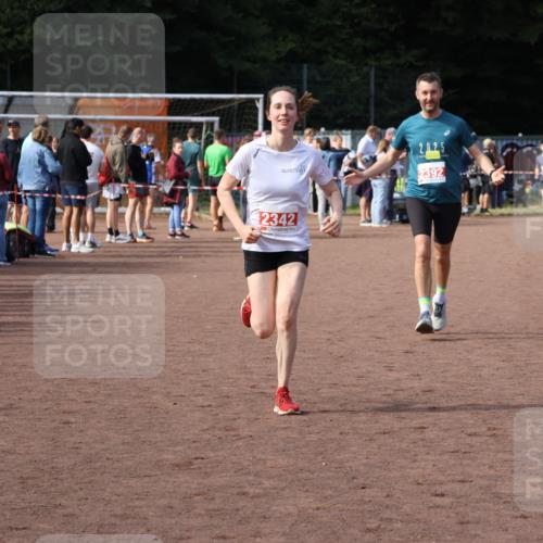 27.09.2026 - 35. Volkslauf durch das schöne Alstertal Strokosch-Dieckow http://msf.ph/oto/10573642 27.09.2026 12:25:25 Ziel 2342, 2392 meine-sportfotos.de