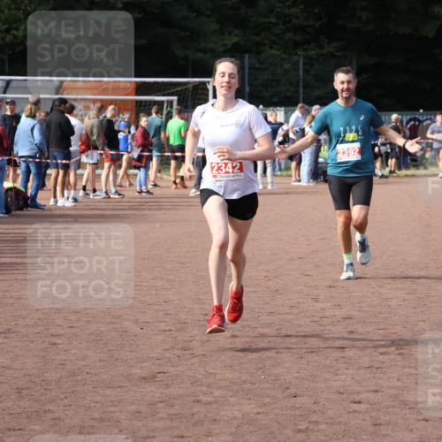 27.09.2026 - 35. Volkslauf durch das schöne Alstertal Strokosch-Dieckow http://msf.ph/oto/10573655 27.09.2026 12:25:25 Ziel 2342, 2392 meine-sportfotos.de